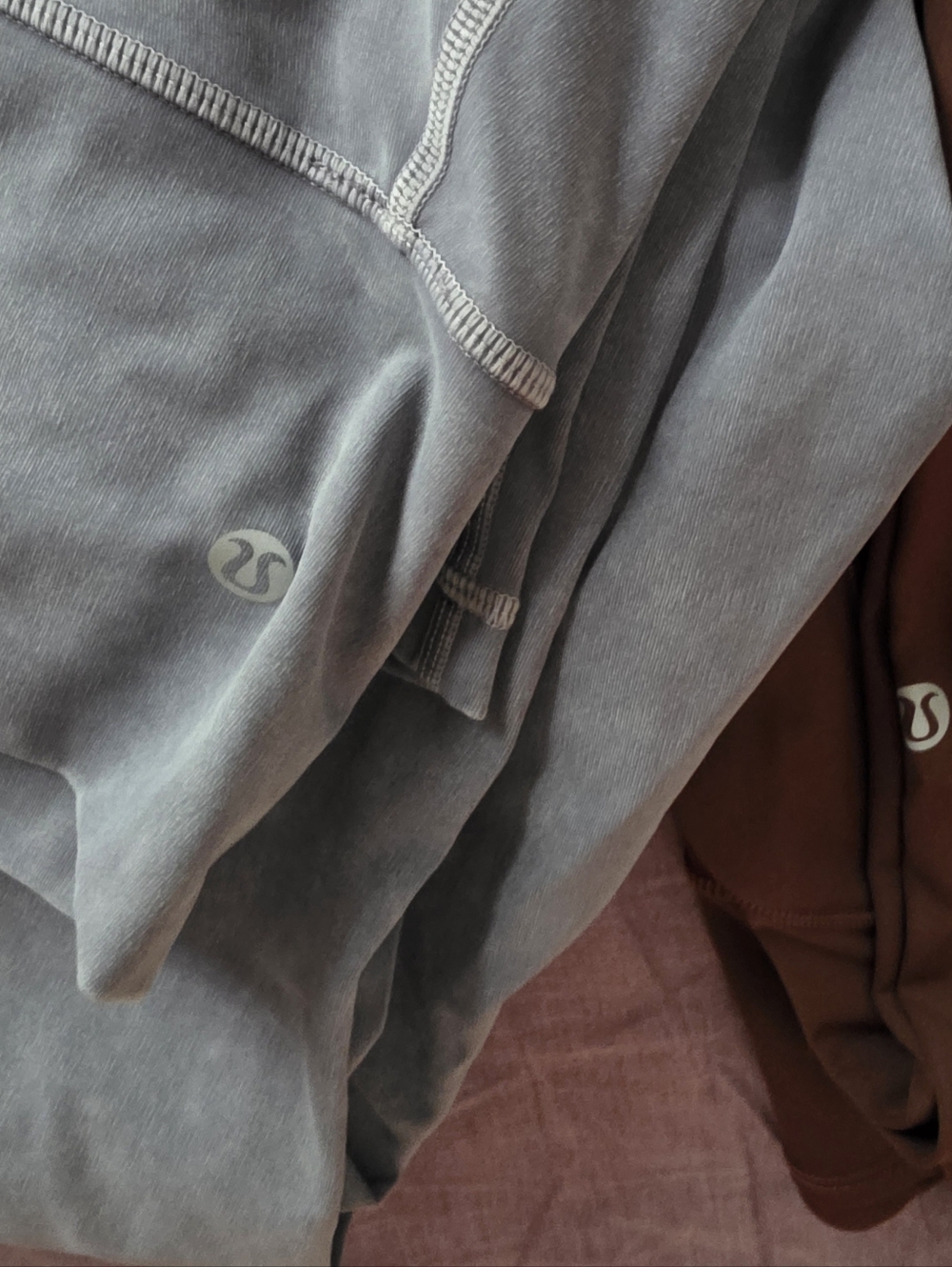 Lululemon High-Waist Leggings in Deep Charcoal & Brown - Picture 2 of 4